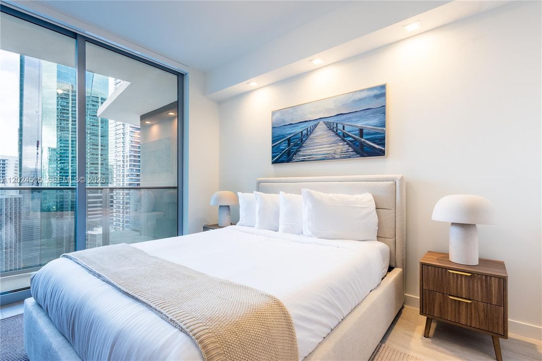 В аренду: $11,900 (2 спален, 2 ванн, 0 Квадратных фут)