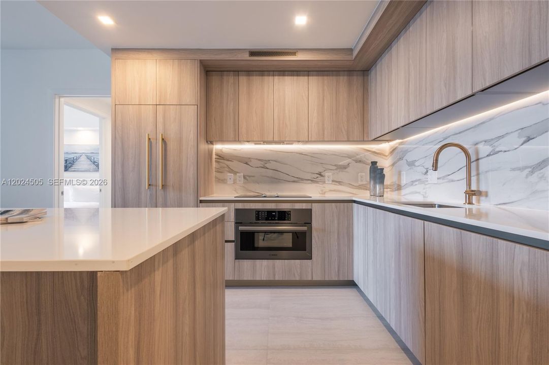 В аренду: $11,900 (2 спален, 2 ванн, 0 Квадратных фут)