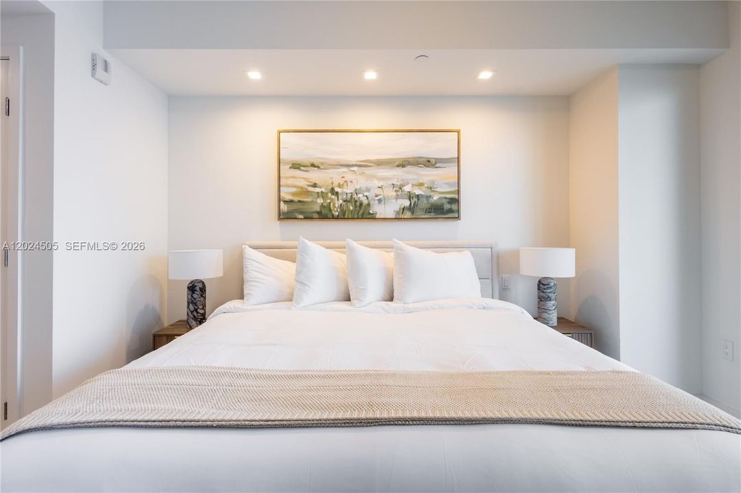 В аренду: $11,900 (2 спален, 2 ванн, 0 Квадратных фут)