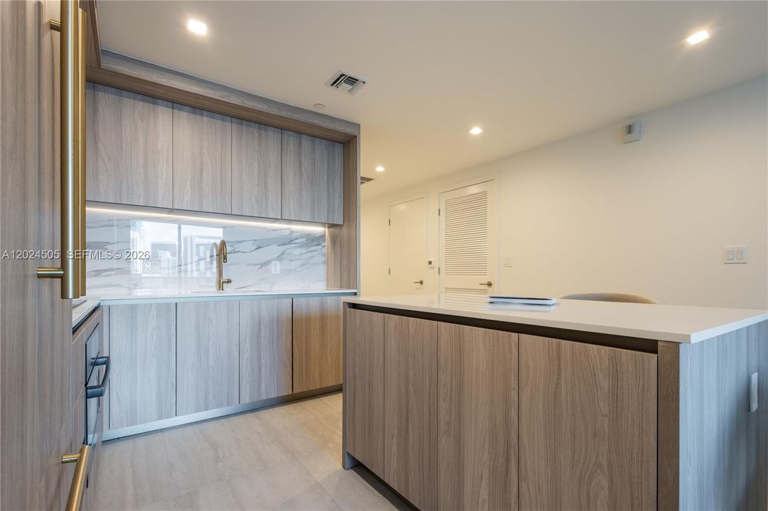 В аренду: $11,900 (2 спален, 2 ванн, 0 Квадратных фут)