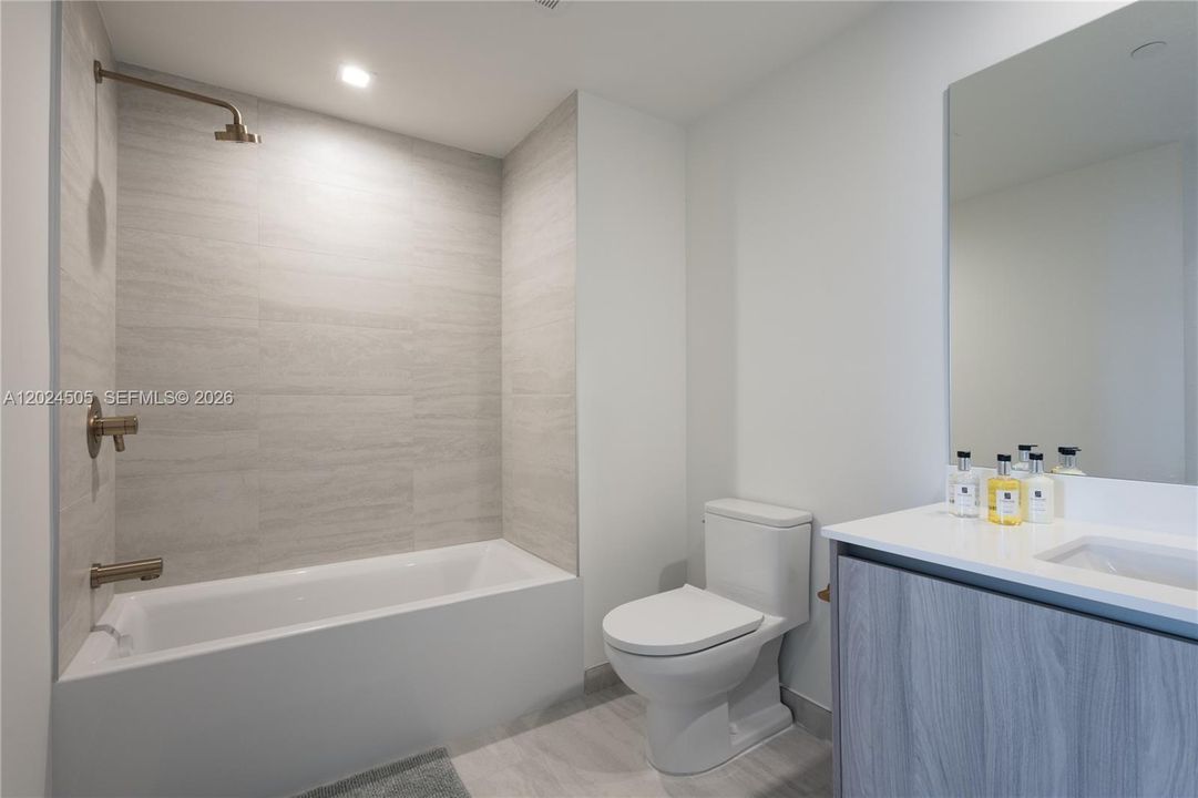 В аренду: $11,900 (2 спален, 2 ванн, 0 Квадратных фут)