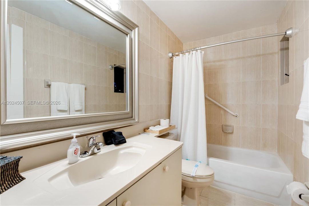 В аренду: $4,500 (3 спален, 2 ванн, 1303 Квадратных фут)