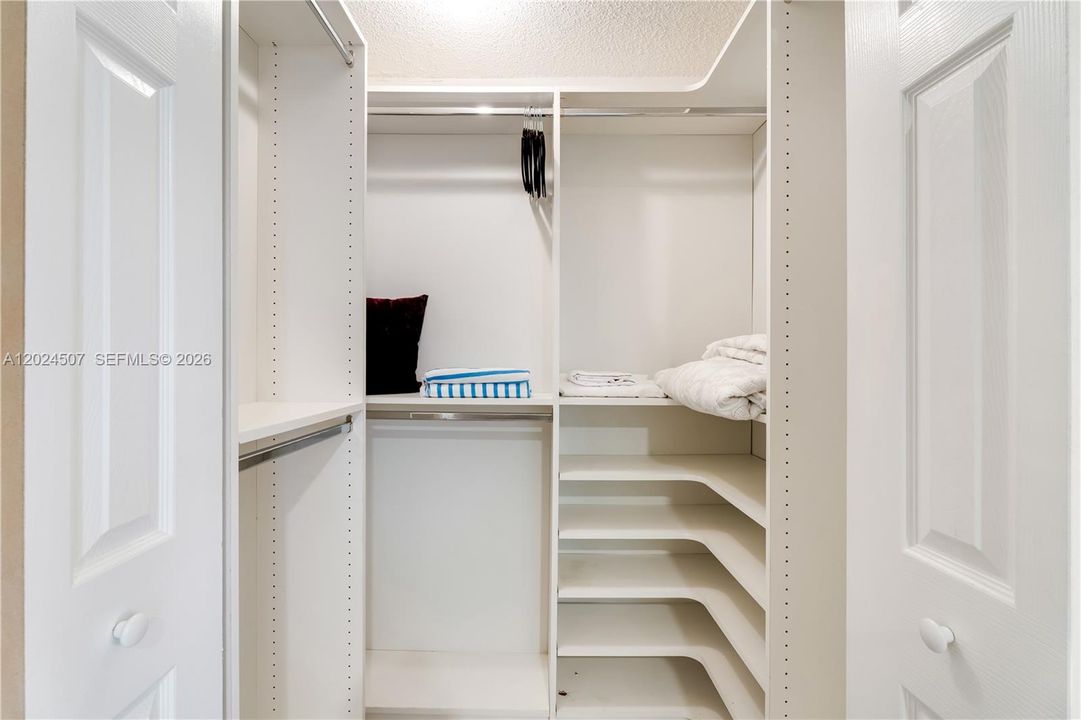 В аренду: $4,500 (3 спален, 2 ванн, 1303 Квадратных фут)
