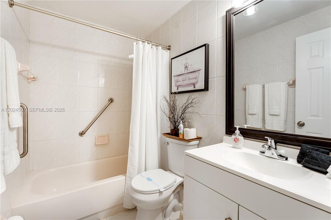 В аренду: $4,500 (3 спален, 2 ванн, 1303 Квадратных фут)