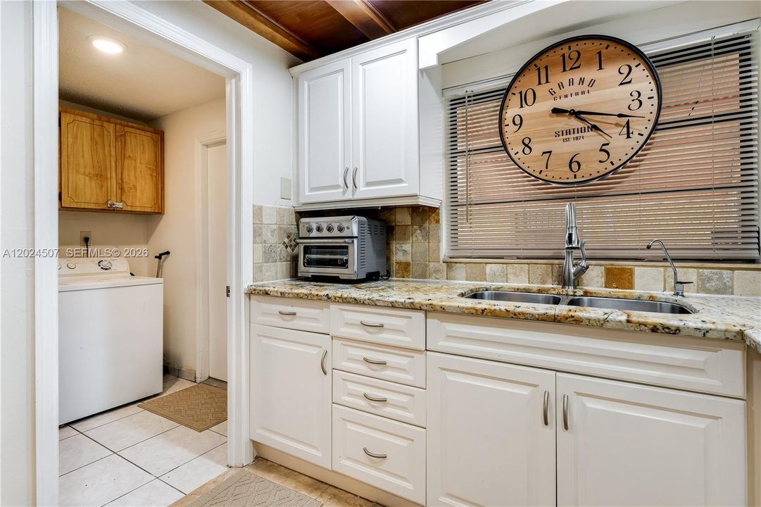 В аренду: $4,500 (3 спален, 2 ванн, 1303 Квадратных фут)