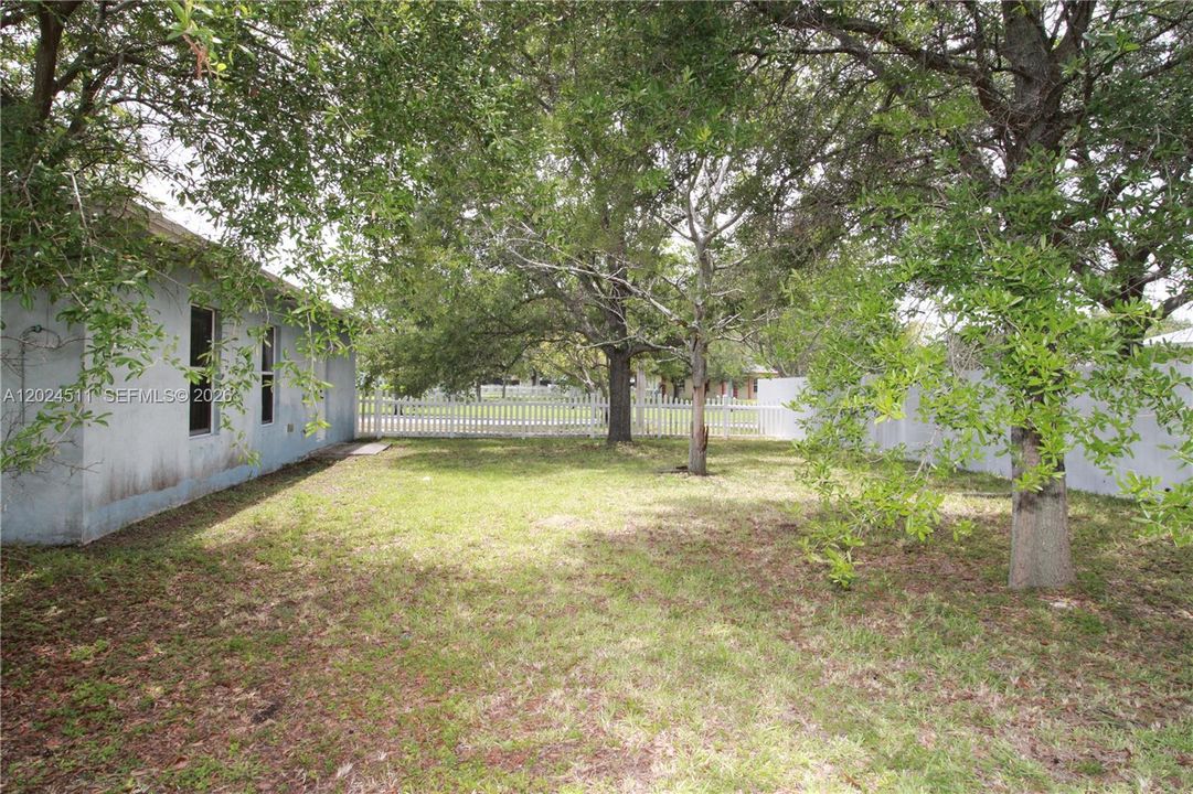 For Sale: $465,000 (3 beds, 1 baths, 1091 Square Feet)