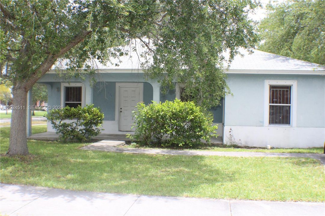 For Sale: $465,000 (3 beds, 1 baths, 1091 Square Feet)
