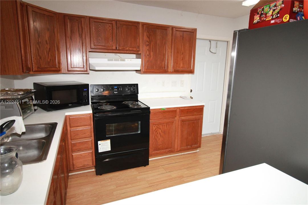 For Sale: $465,000 (3 beds, 1 baths, 1091 Square Feet)