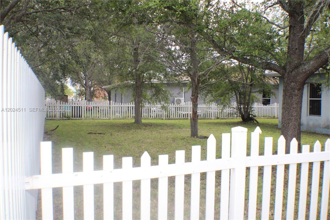 For Sale: $465,000 (3 beds, 1 baths, 1091 Square Feet)