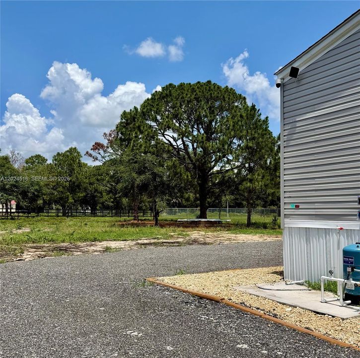 For Sale: $285,000 (3 beds, 2 baths, 1008 Square Feet)