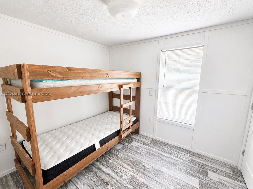 For Sale: $285,000 (3 beds, 2 baths, 1008 Square Feet)