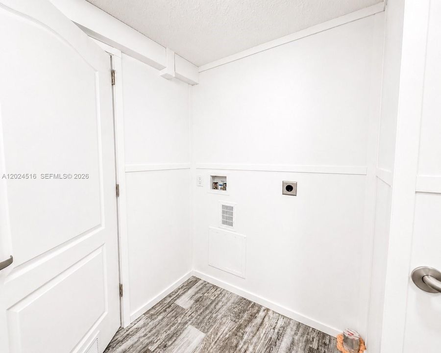 For Sale: $285,000 (3 beds, 2 baths, 1008 Square Feet)