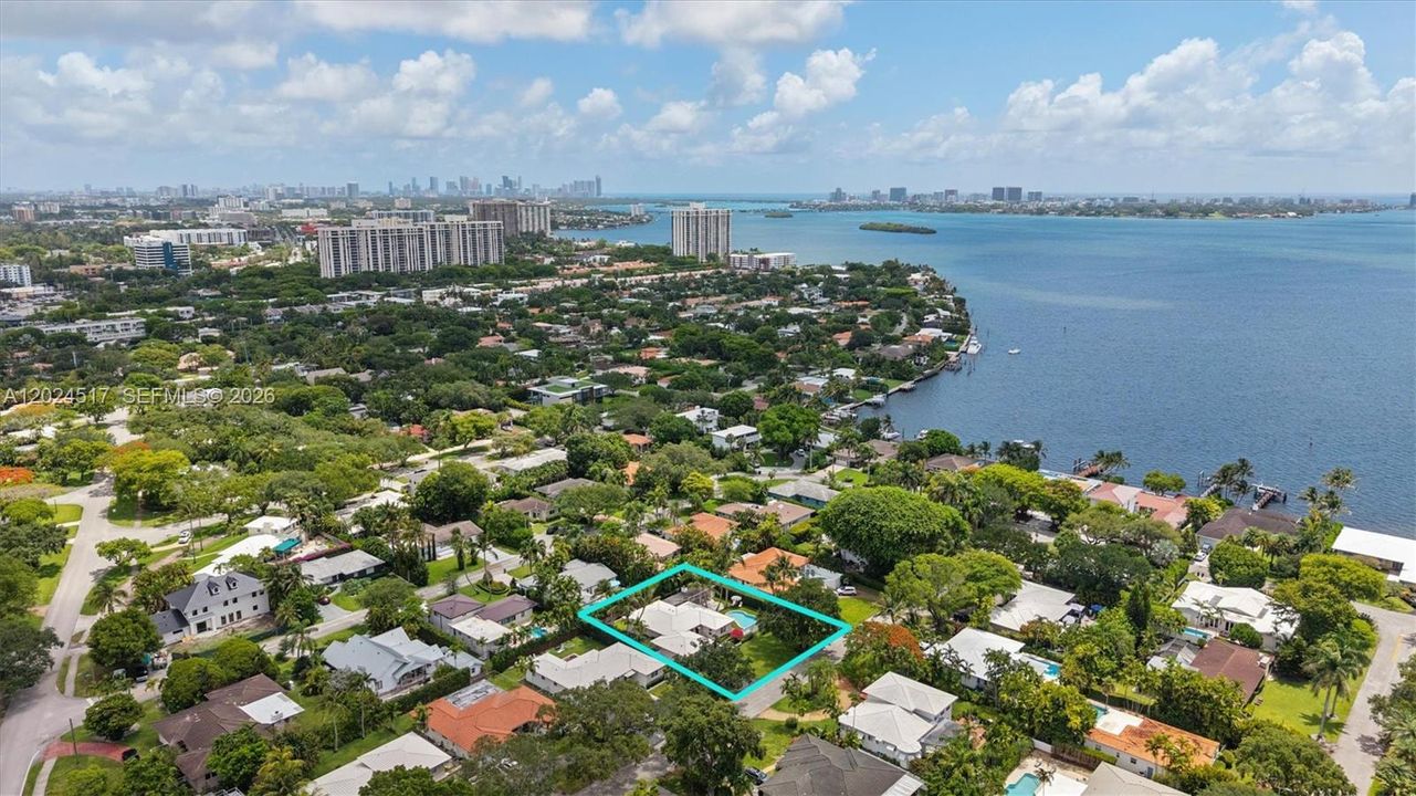En Venta: $3,495,000 (3 camas, 2 baños, 3022 Pies cuadrados)