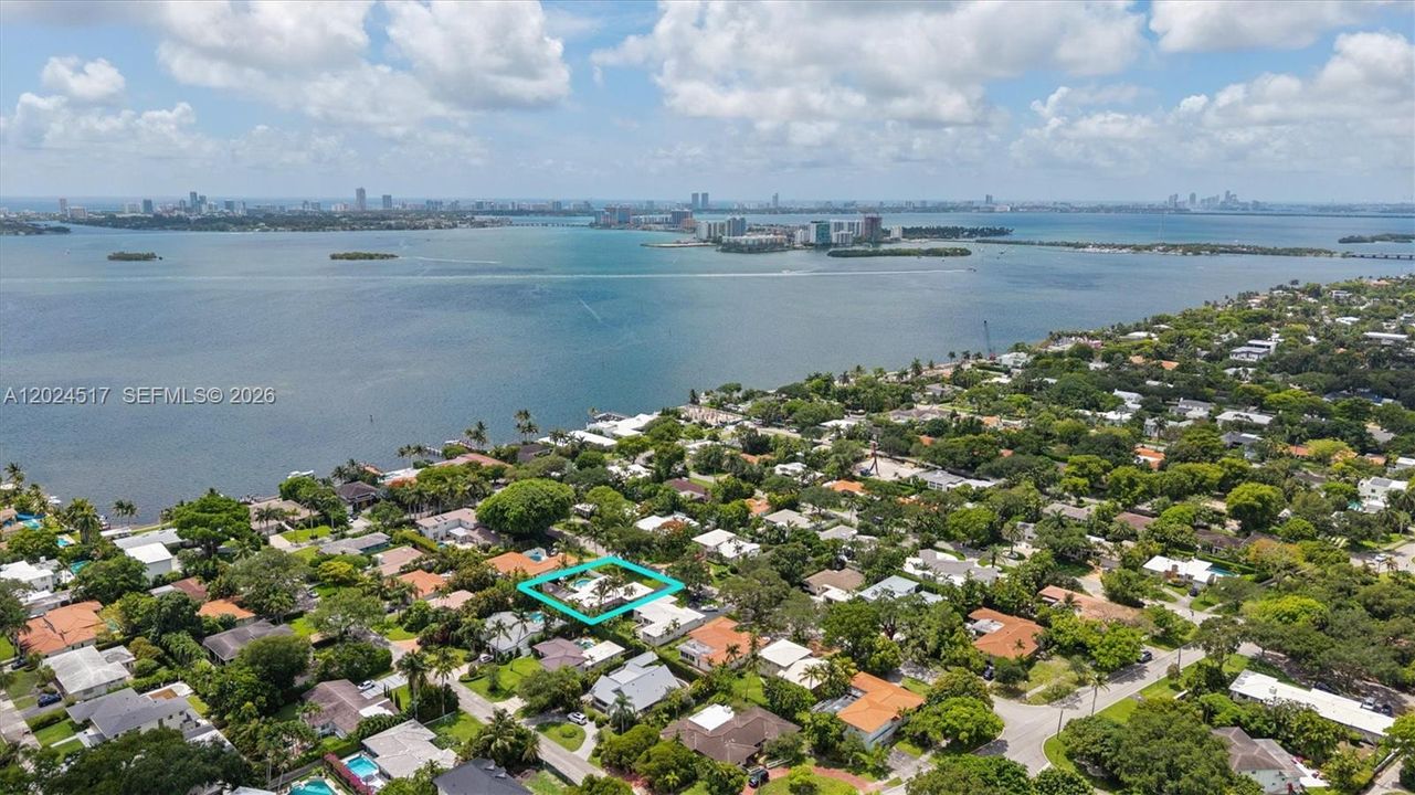 En Venta: $3,495,000 (3 camas, 2 baños, 3022 Pies cuadrados)