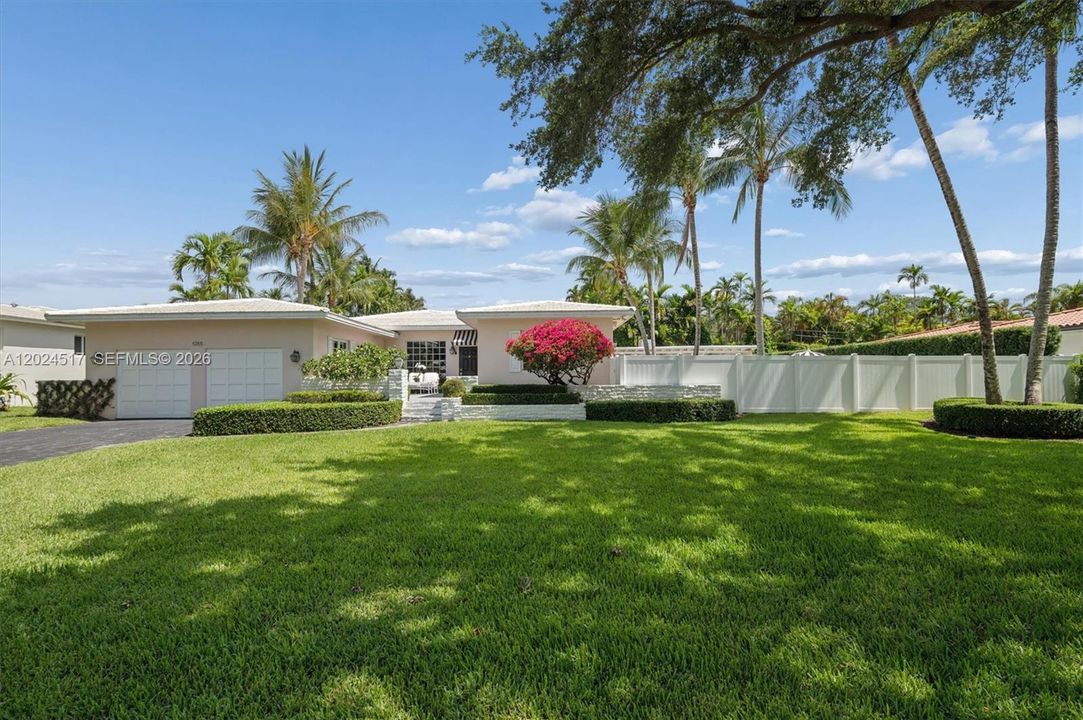En Venta: $3,495,000 (3 camas, 2 baños, 3022 Pies cuadrados)