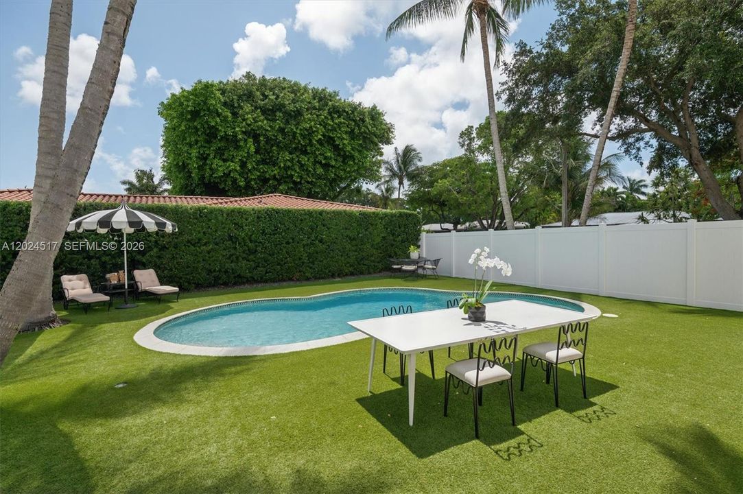 En Venta: $3,495,000 (3 camas, 2 baños, 3022 Pies cuadrados)
