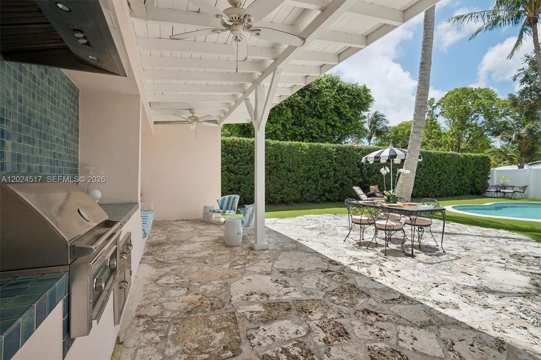 En Venta: $3,495,000 (3 camas, 2 baños, 3022 Pies cuadrados)
