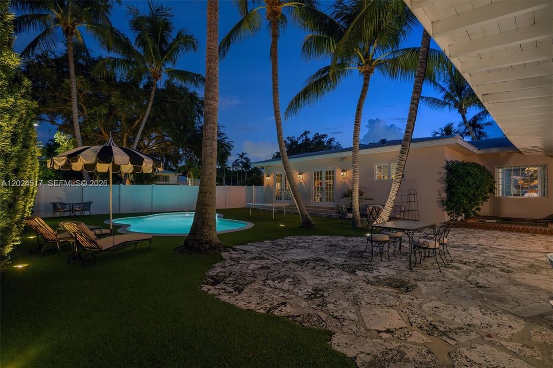 En Venta: $3,495,000 (3 camas, 2 baños, 3022 Pies cuadrados)