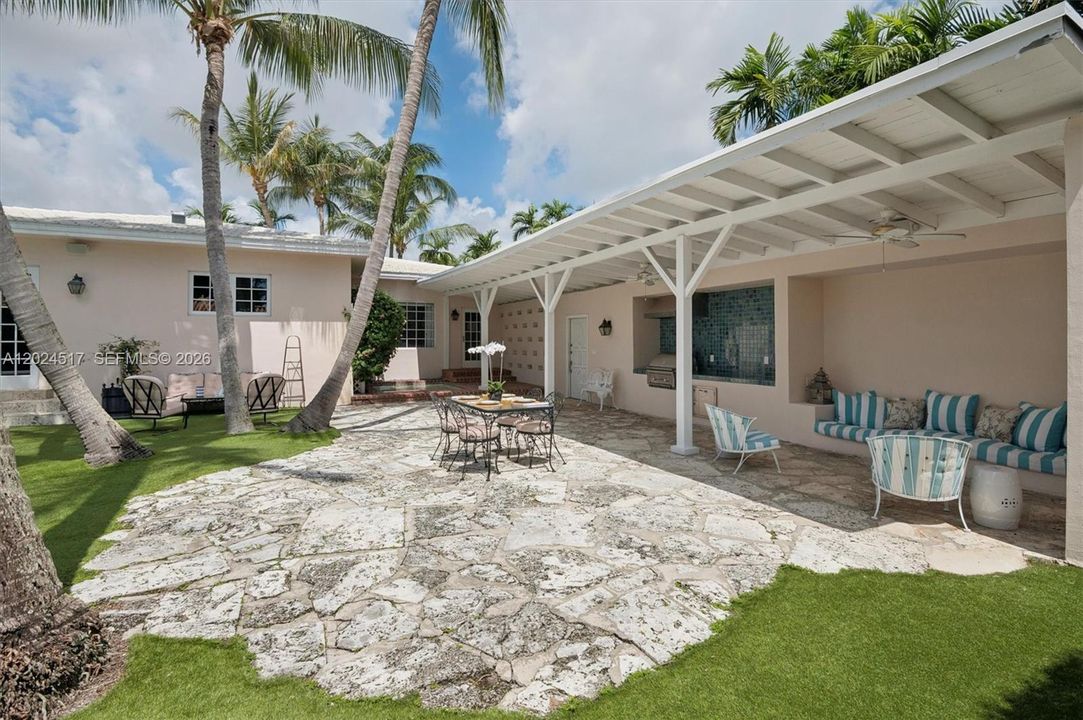 En Venta: $3,495,000 (3 camas, 2 baños, 3022 Pies cuadrados)