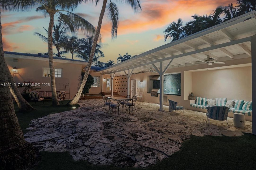 En Venta: $3,495,000 (3 camas, 2 baños, 3022 Pies cuadrados)
