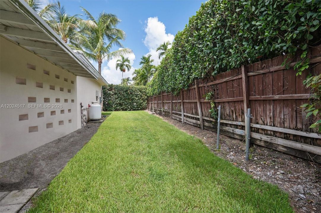 En Venta: $3,495,000 (3 camas, 2 baños, 3022 Pies cuadrados)