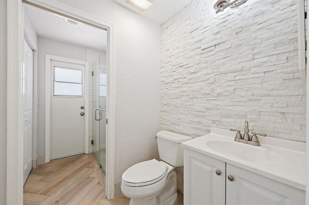 Guest Bath 1