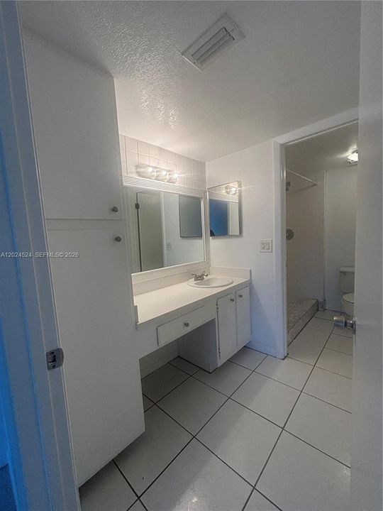 For Rent: $2,150 (2 beds, 2 baths, 950 Square Feet)