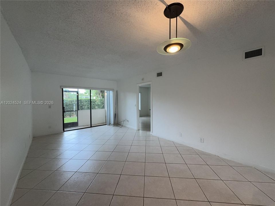 For Rent: $2,150 (2 beds, 2 baths, 950 Square Feet)