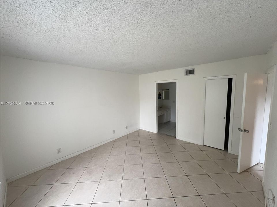 For Rent: $2,150 (2 beds, 2 baths, 950 Square Feet)