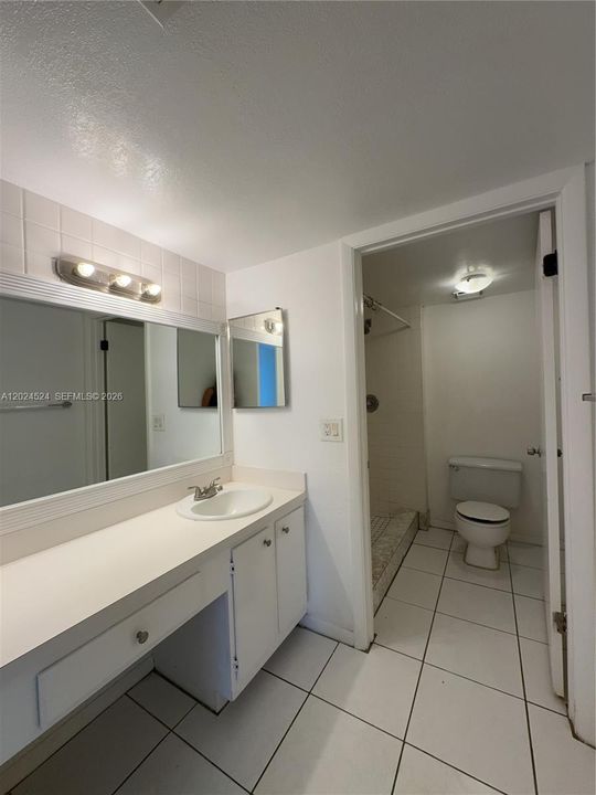 For Rent: $2,150 (2 beds, 2 baths, 950 Square Feet)