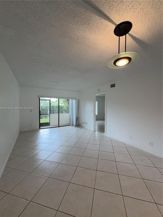 For Rent: $2,150 (2 beds, 2 baths, 950 Square Feet)
