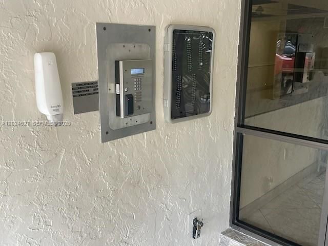 For Rent: $1,600 (1 beds, 1 baths, 833 Square Feet)