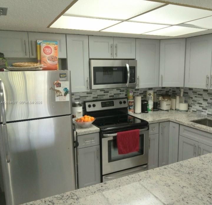 For Rent: $1,600 (1 beds, 1 baths, 833 Square Feet)