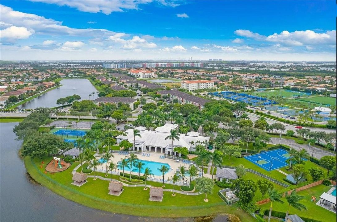 На продажу: $389,000 (3 спален, 2 ванн, 1312 Квадратных фут)