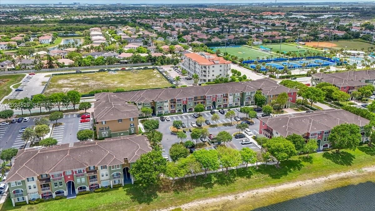 На продажу: $389,000 (3 спален, 2 ванн, 1312 Квадратных фут)