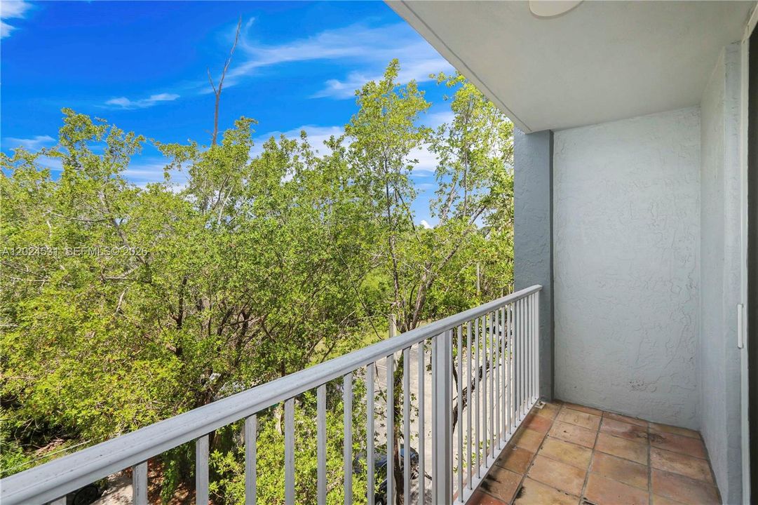 For Sale: $180,000 (1 beds, 1 baths, 720 Square Feet)