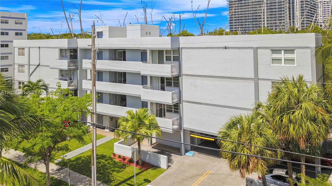 For Sale: $180,000 (1 beds, 1 baths, 720 Square Feet)