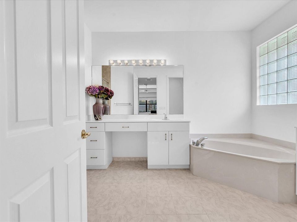 Primary Bathroom 4