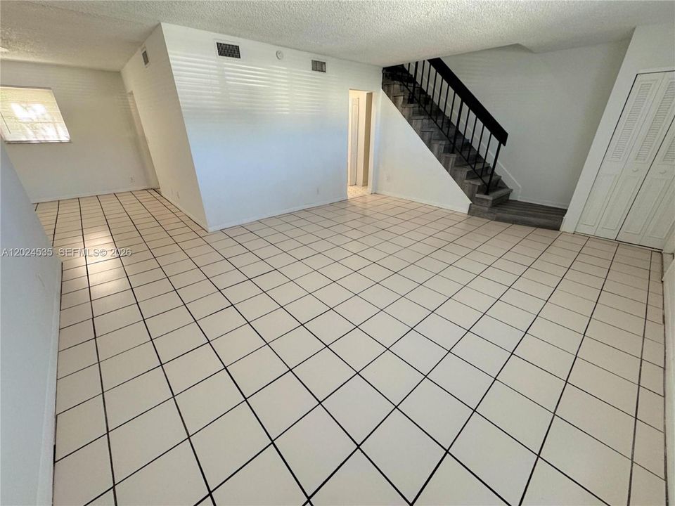 For Rent: $2,395 (3 beds, 2 baths, 1572 Square Feet)