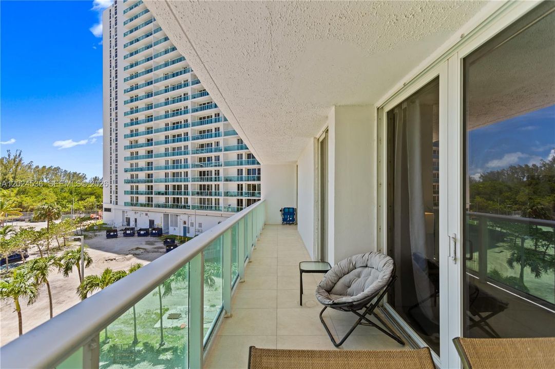 Active With Contract: $2,700 (2 beds, 2 baths, 1357 Square Feet)