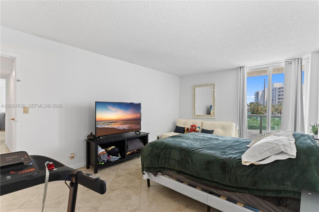 Active With Contract: $2,700 (2 beds, 2 baths, 1357 Square Feet)