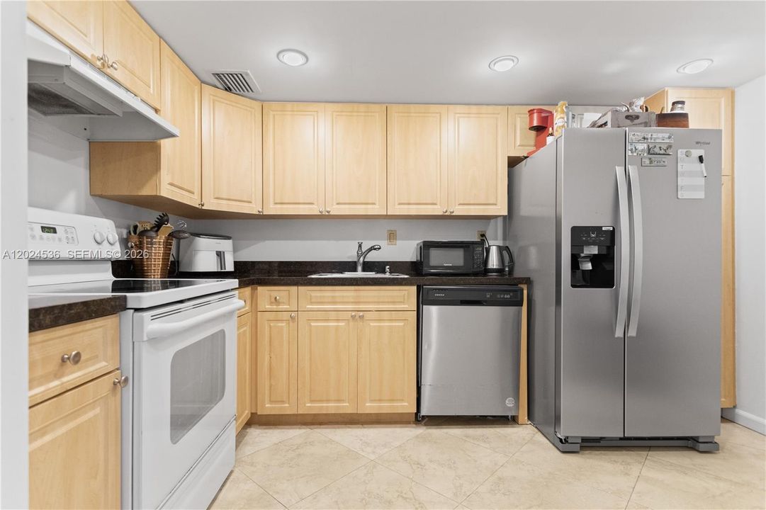 Active With Contract: $2,700 (2 beds, 2 baths, 1357 Square Feet)