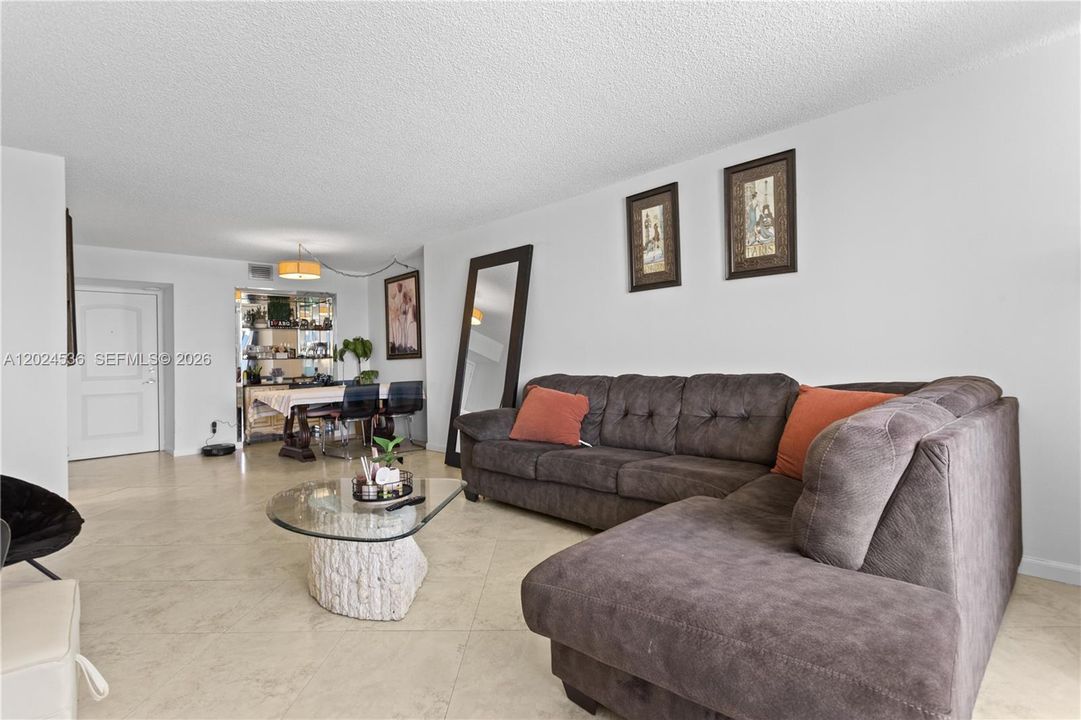 Active With Contract: $2,700 (2 beds, 2 baths, 1357 Square Feet)