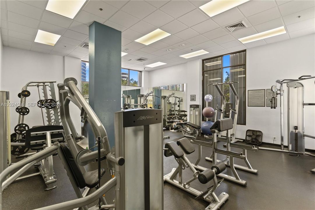 Active With Contract: $2,700 (2 beds, 2 baths, 1357 Square Feet)