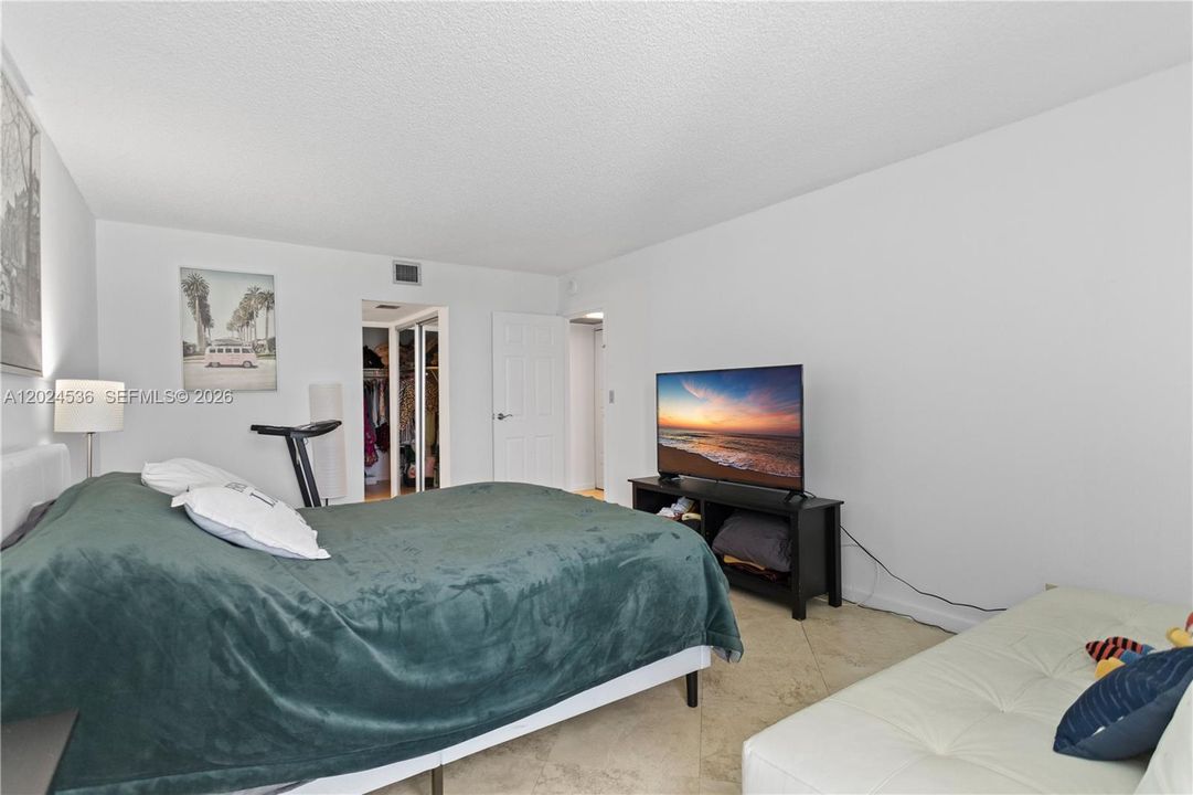 Active With Contract: $2,700 (2 beds, 2 baths, 1357 Square Feet)