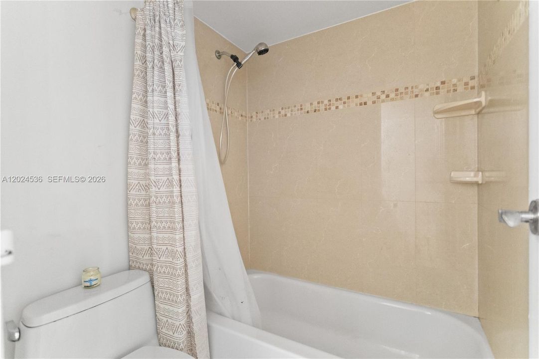 Active With Contract: $2,700 (2 beds, 2 baths, 1357 Square Feet)