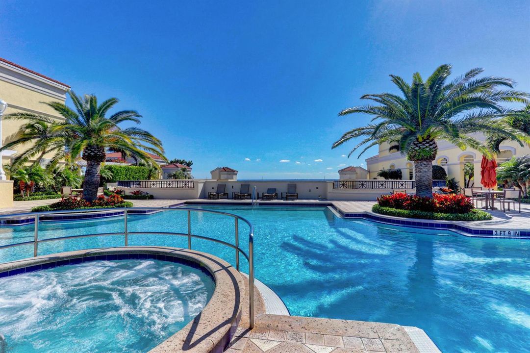 Rooftop Pool with Jacuzzi