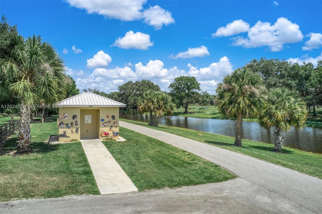 На продажу: $40,000 (0.39 acres)