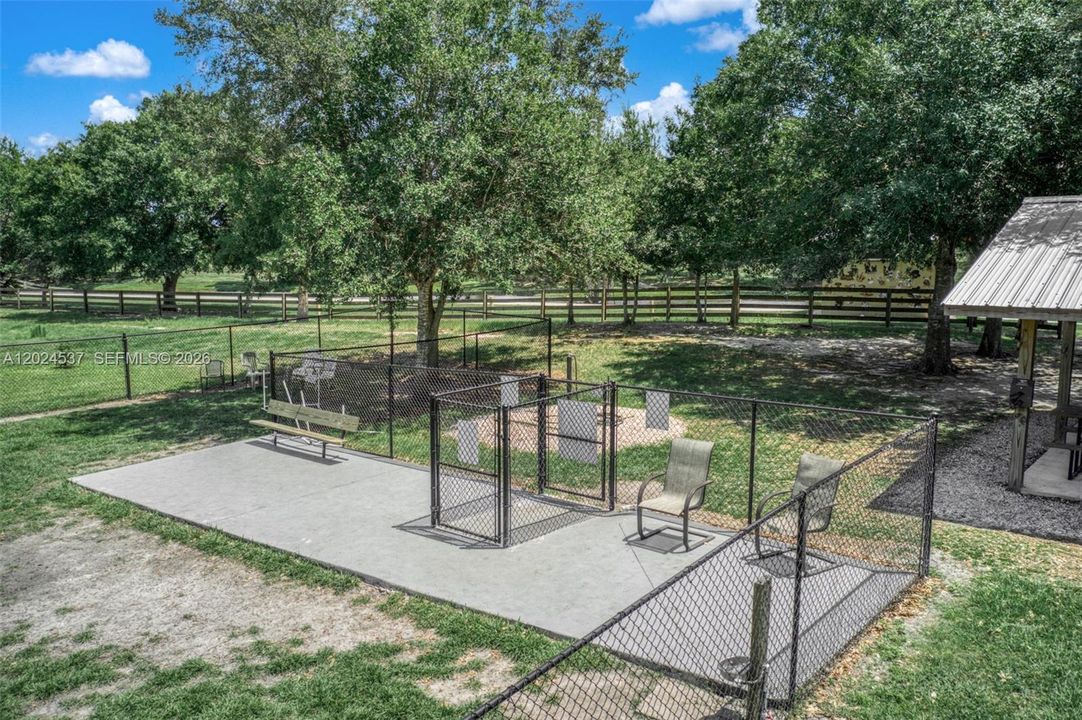 На продажу: $40,000 (0.39 acres)
