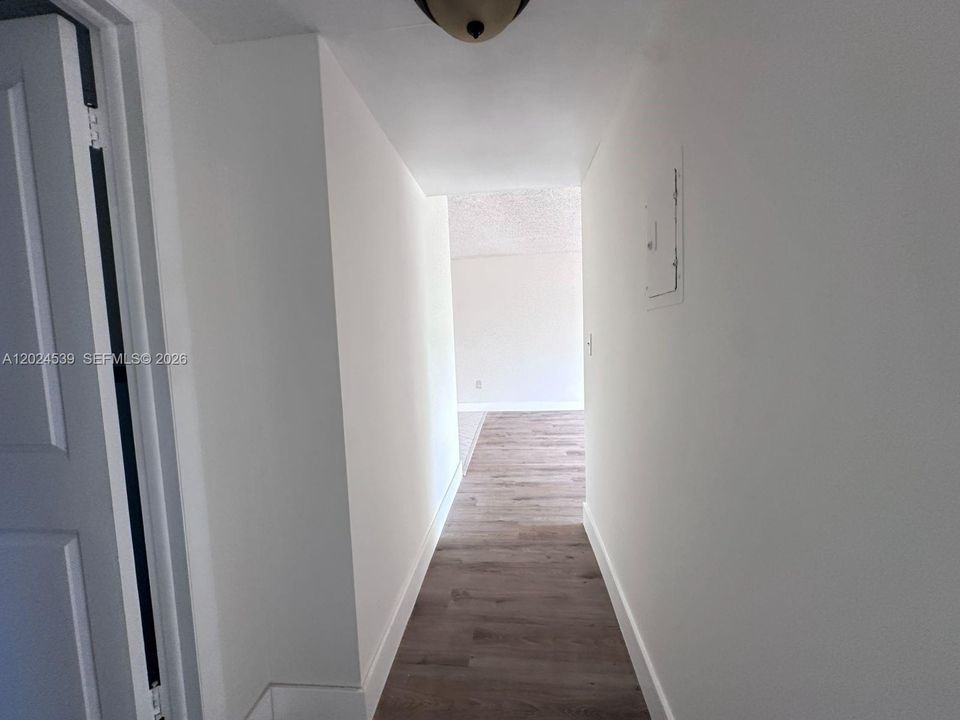For Rent: $1,999 (2 beds, 2 baths, 880 Square Feet)